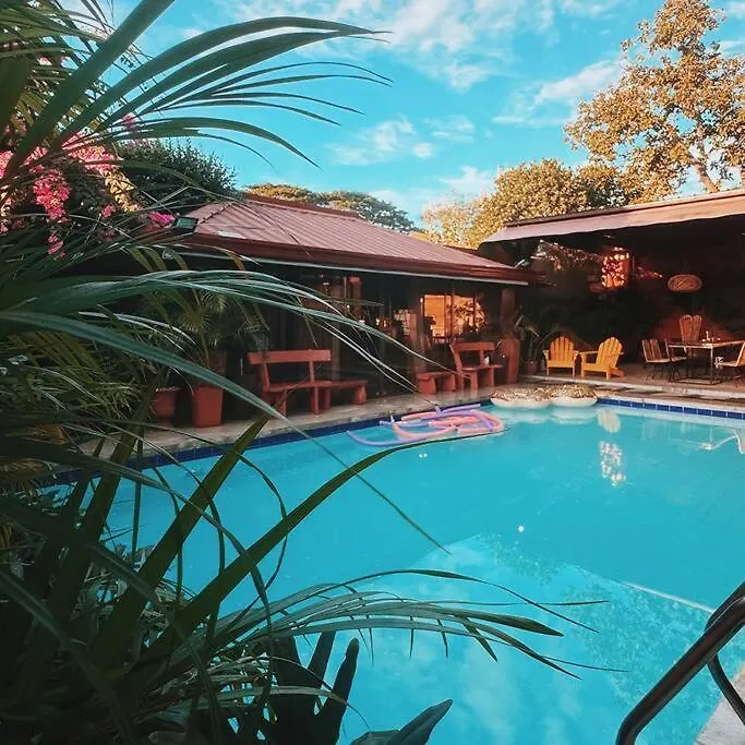 Apartment Bay Garden: Tropical Pool Villay Manila