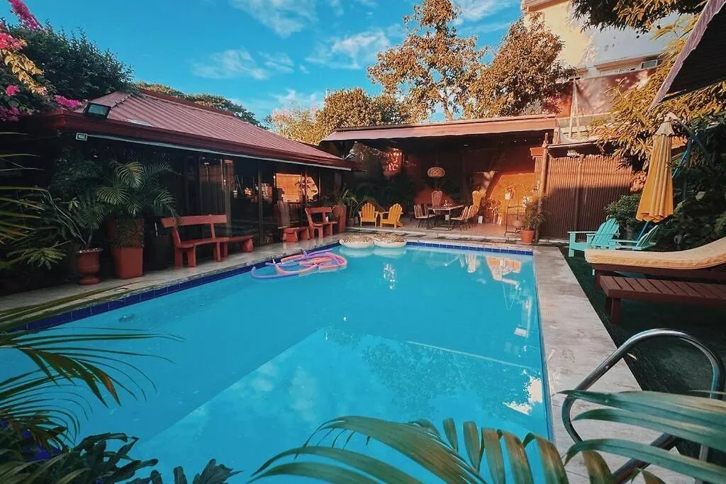 Bay Garden: Tropical Pool Villay Manila