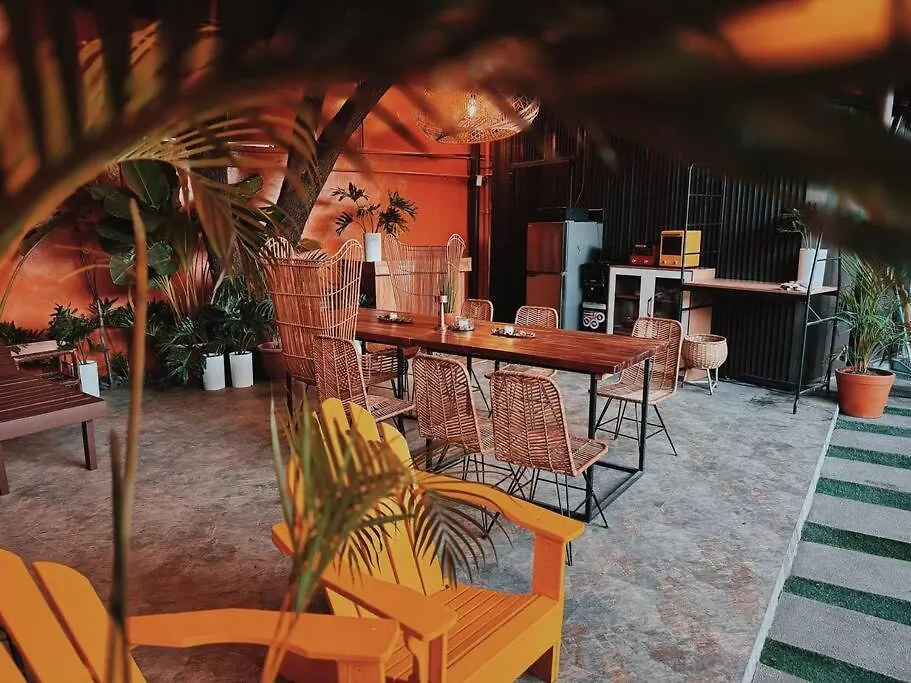 Apartment Bay Garden: Tropical Pool Villay Manila Philippines