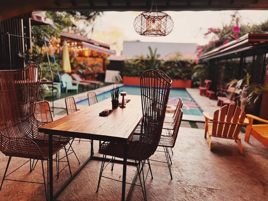 Bay Garden: Tropical Pool Villay Manila