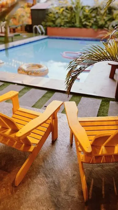 Apartment Bay Garden: Tropical Pool Villay Manila
