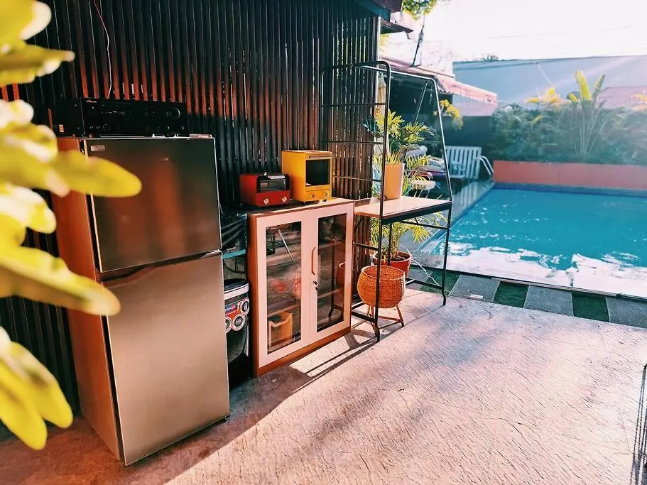 Apartment Bay Garden: Tropical Pool Villay Manila