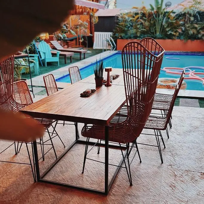 Bay Garden: Tropical Pool Villay Manila Apartment