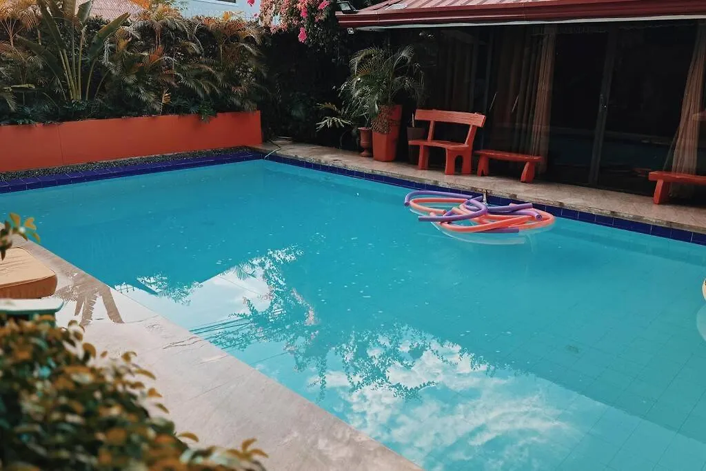 Bay Garden: Tropical Pool Villay Manila Apartment