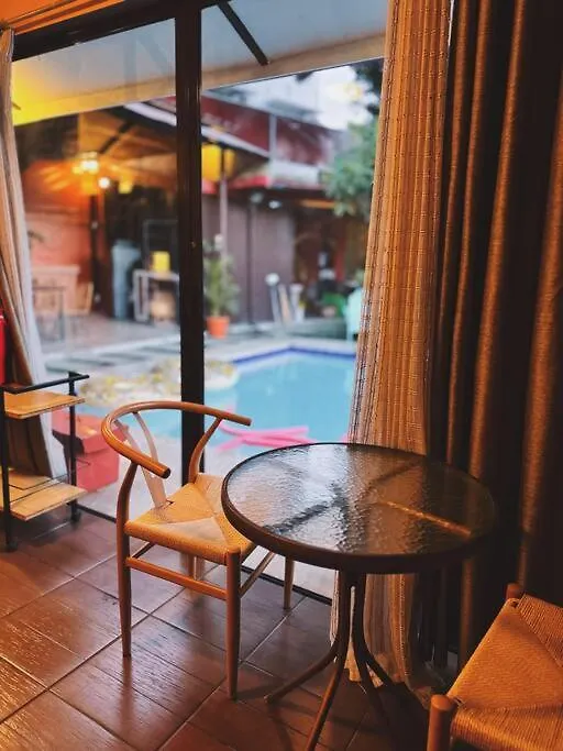 Bay Garden: Tropical Pool Villay Manila