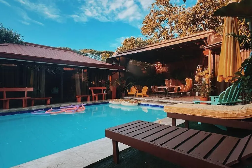 Apartment Bay Garden: Tropical Pool Villay Manila
