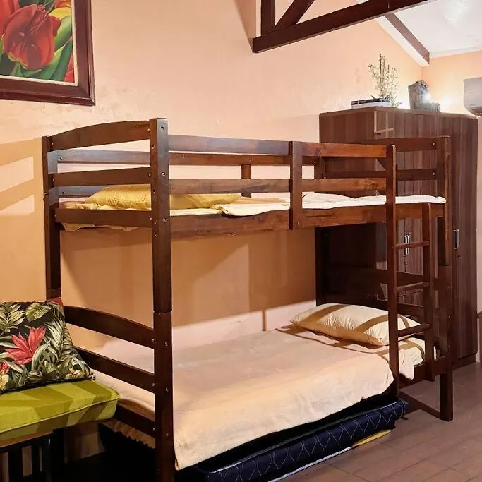 Apartment Bay Garden: Tropical Pool Villay Manila Philippines